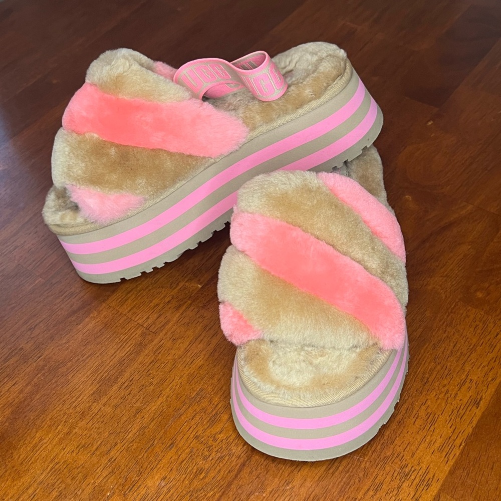 NWOT UGG Disco Stripe Platform Slides